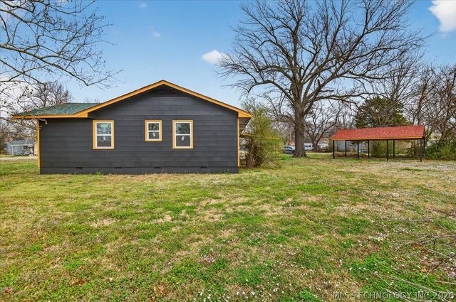 507 W Russell Avenue, Nowata, OK 74048