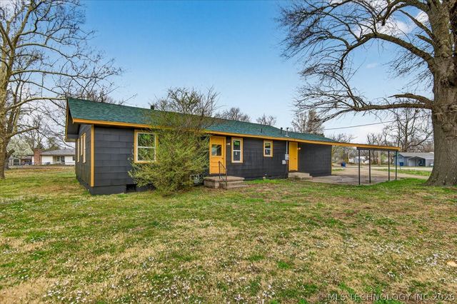 507 W Russell Avenue, Nowata, OK 74048