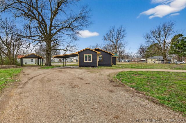 507 W Russell Avenue, Nowata, OK 74048