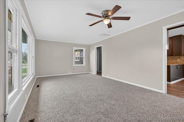 507 W Russell Avenue, Nowata, OK 74048