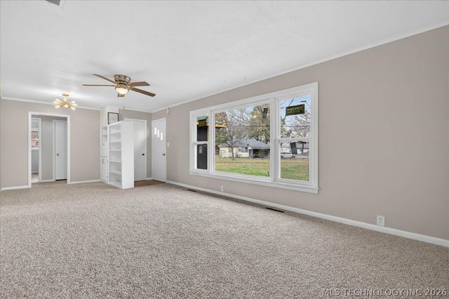 507 W Russell Avenue, Nowata, OK 74048