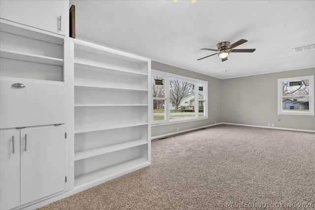 507 W Russell Avenue, Nowata, OK 74048