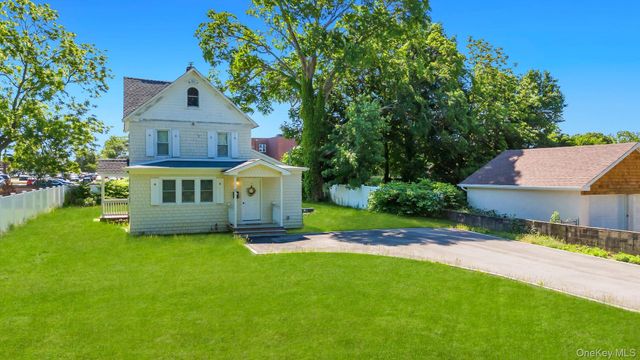 5 Hawkins Avenue, Smithtown, NY 11787