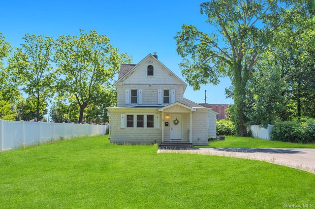 5 Hawkins Avenue, Smithtown, NY 11787