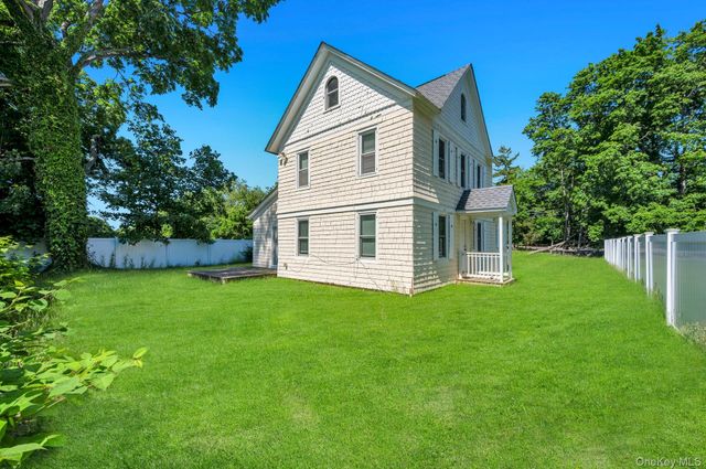 5 Hawkins Avenue, Smithtown, NY 11787