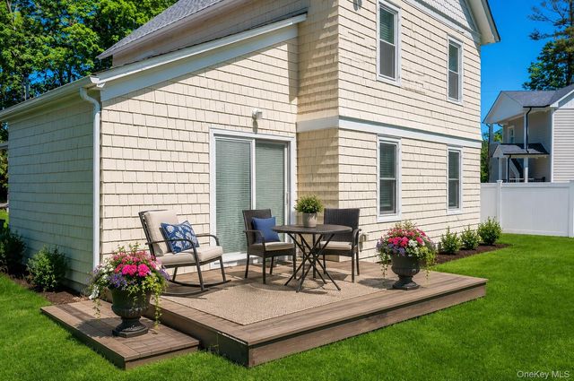 5 Hawkins Avenue, Smithtown, NY 11787