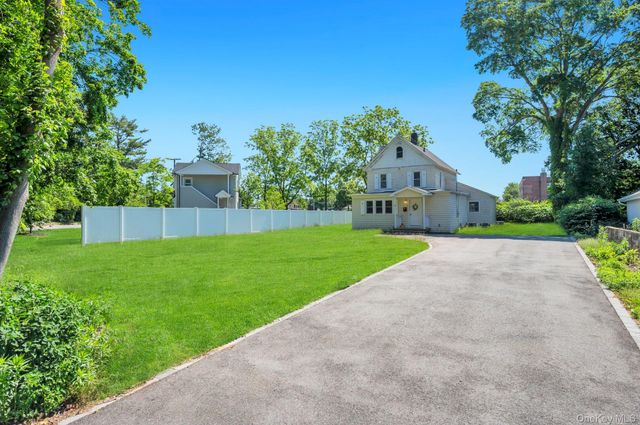 5 Hawkins Avenue, Smithtown, NY 11787