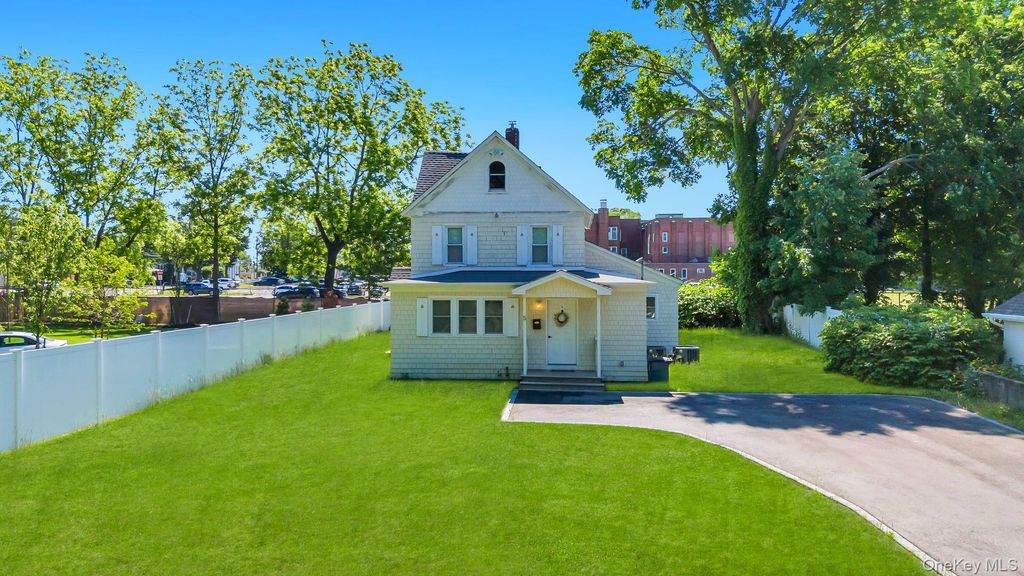 5 Hawkins Avenue, Smithtown, NY 11787