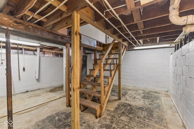 237 N 8th Avenue, Beech Grove, IN 46107