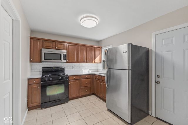 237 N 8th Avenue, Beech Grove, IN 46107