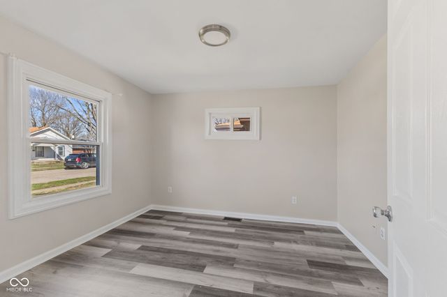 237 N 8th Avenue, Beech Grove, IN 46107