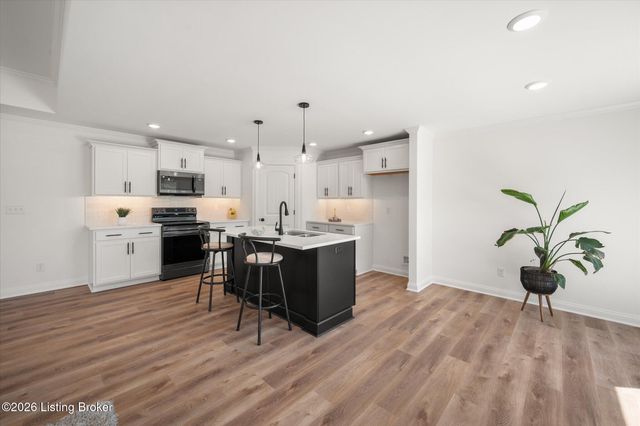 109 Broken Arrow Ct, Mt Washington, KY 40165