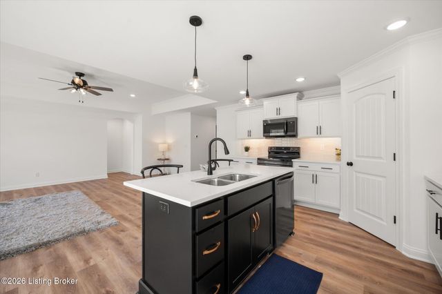 109 Broken Arrow Ct, Mt Washington, KY 40165