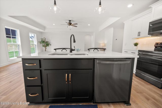 109 Broken Arrow Ct, Mt Washington, KY 40165