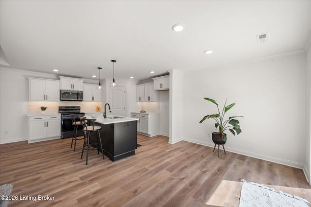 109 Broken Arrow Ct, Mt Washington, KY 40165