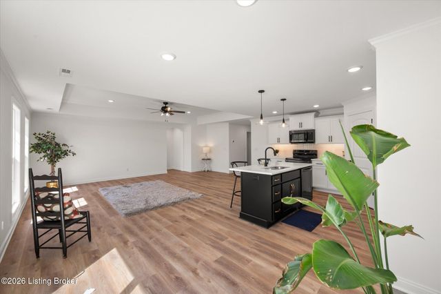 109 Broken Arrow Ct, Mt Washington, KY 40165