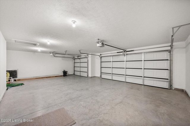 109 Broken Arrow Ct, Mt Washington, KY 40165