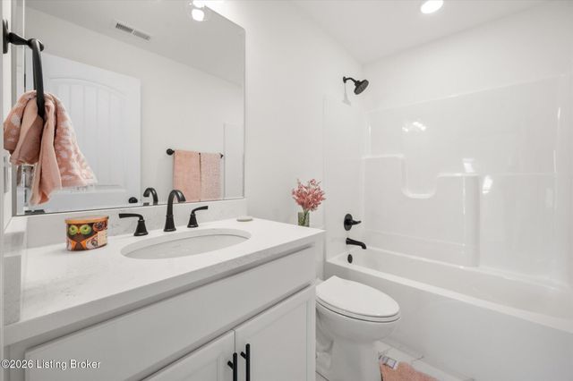 109 Broken Arrow Ct, Mt Washington, KY 40165