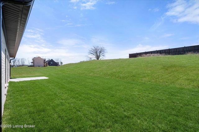 109 Broken Arrow Ct, Mt Washington, KY 40165