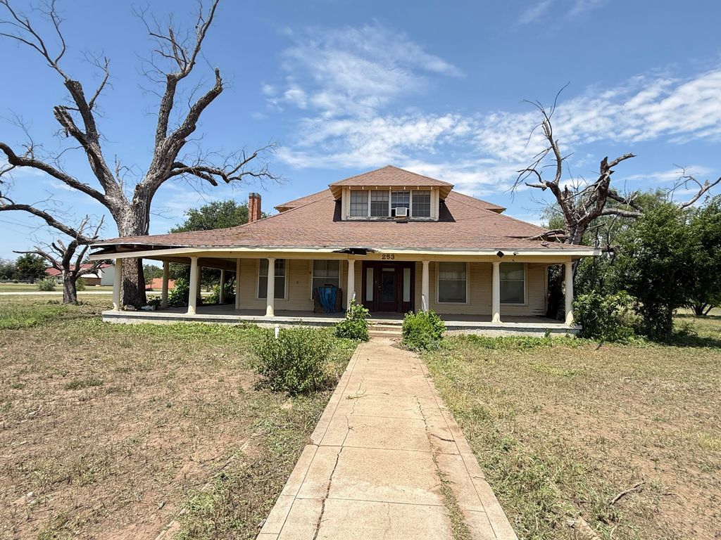 Image 1 of property listing at 253 N Sims Avenue, Paint Rock, TX 76866