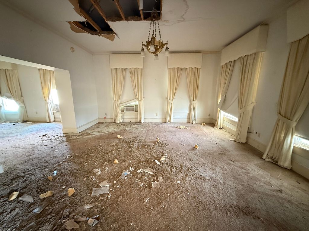 Image 14 of property listing at 253 N Sims Avenue, Paint Rock, TX 76866