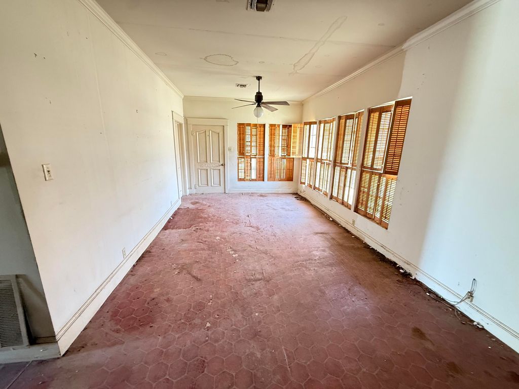 Image 16 of property listing at 253 N Sims Avenue, Paint Rock, TX 76866