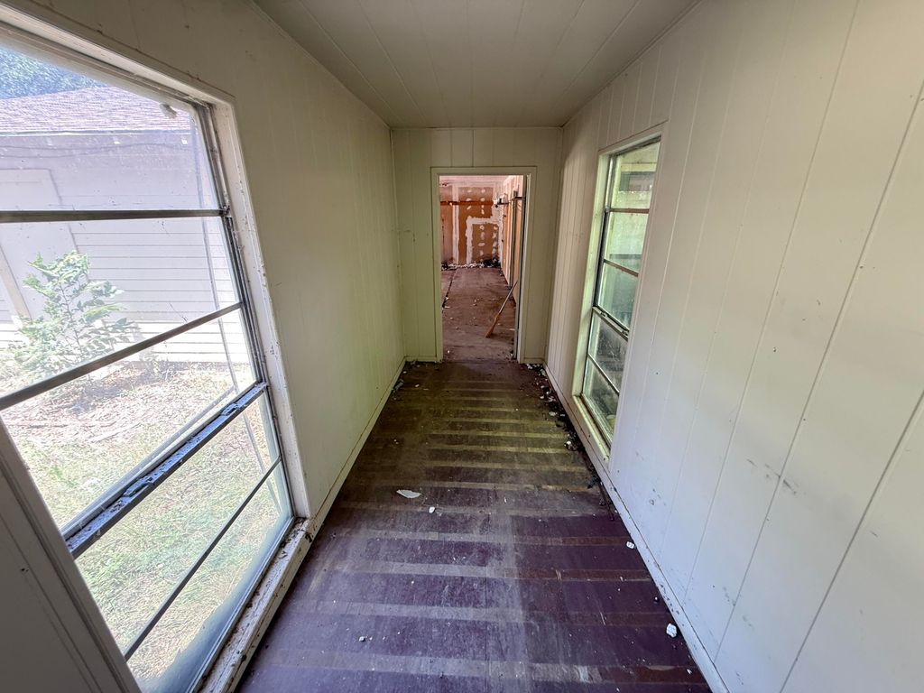 Image 19 of property listing at 253 N Sims Avenue, Paint Rock, TX 76866