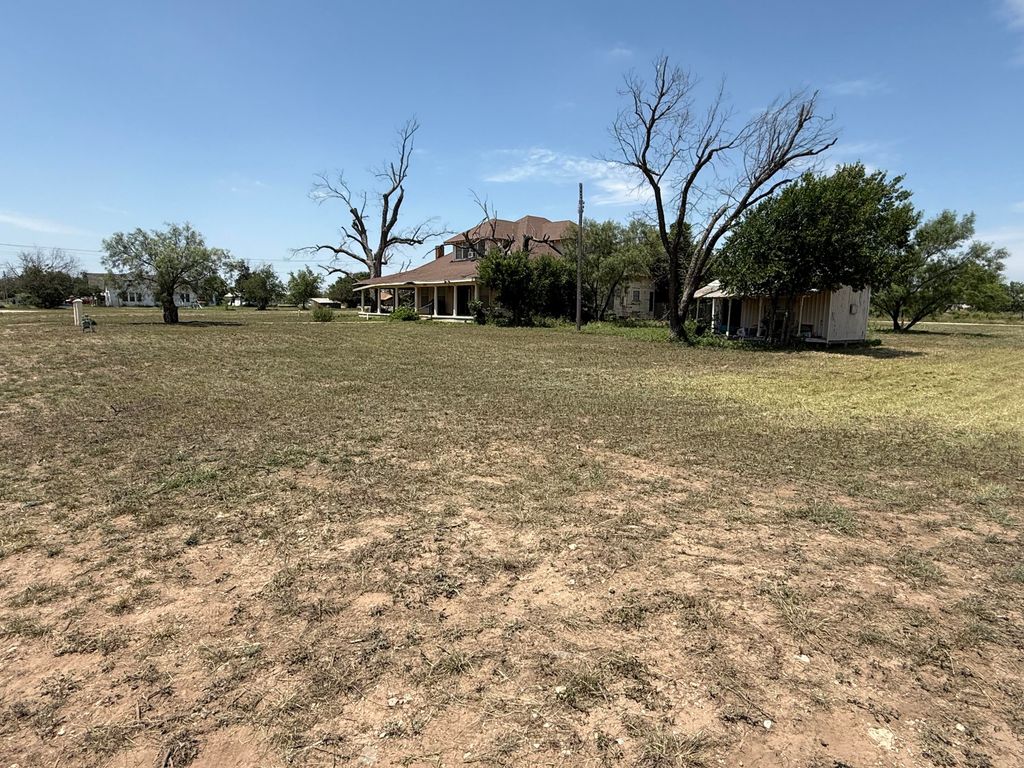 Image 2 of property listing at 253 N Sims Avenue, Paint Rock, TX 76866