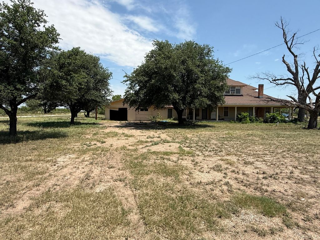 Image 4 of property listing at 253 N Sims Avenue, Paint Rock, TX 76866