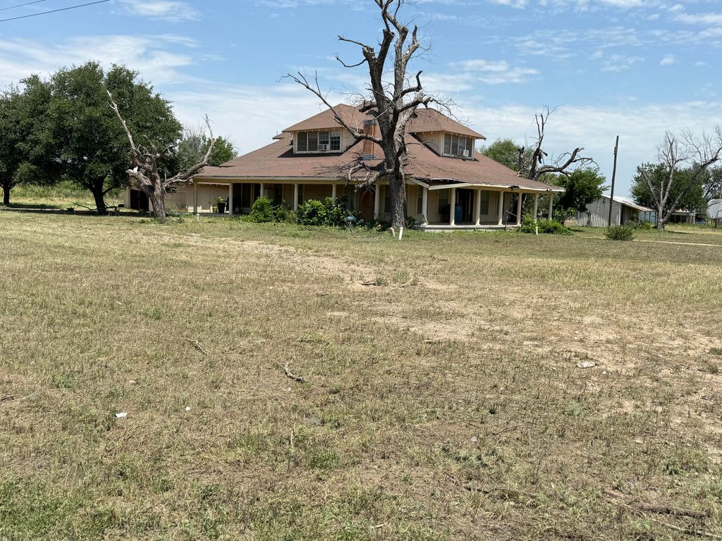 Image 5 of property listing at 253 N Sims Avenue, Paint Rock, TX 76866