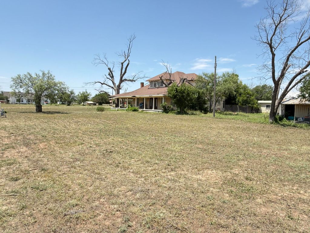 Image 6 of property listing at 253 N Sims Avenue, Paint Rock, TX 76866