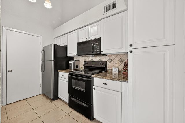 2277 S Kirkwood Road 1002, Houston, TX 77077