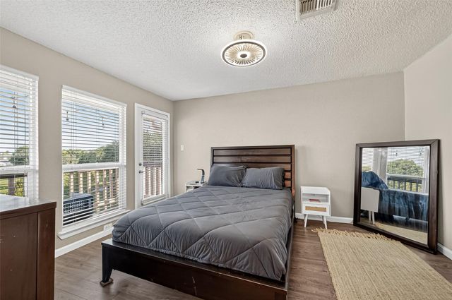 2277 S Kirkwood Road 1002, Houston, TX 77077