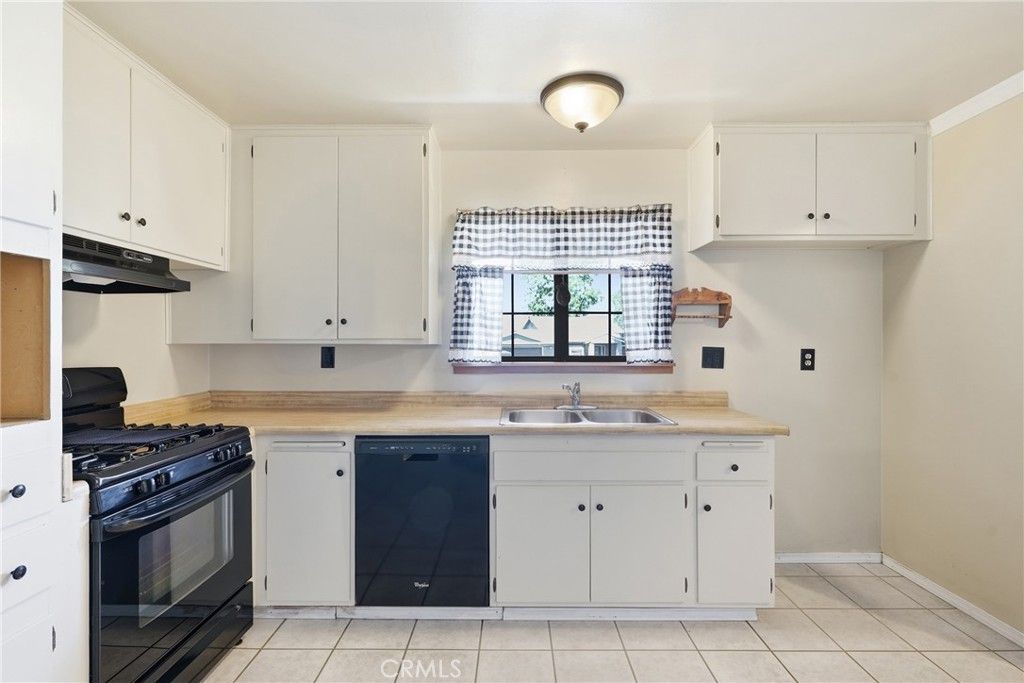 Image 10 of property listing at 1355 Via Del Carmel, Santa Maria, CA 93455