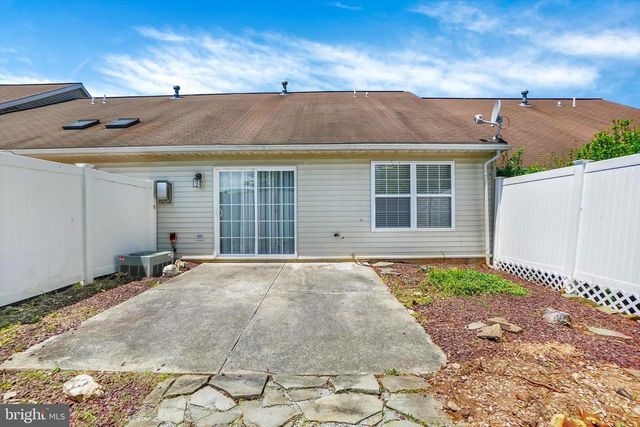 611 BLOSSOM HILL LN, Dallastown, PA 17313
