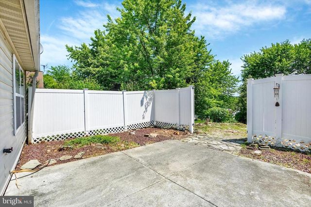 611 BLOSSOM HILL LN, Dallastown, PA 17313