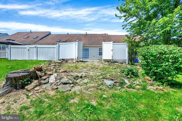 611 BLOSSOM HILL LN, Dallastown, PA 17313