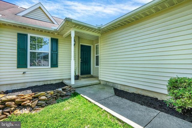 611 BLOSSOM HILL LN, Dallastown, PA 17313