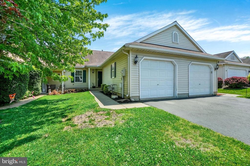611 BLOSSOM HILL LN, Dallastown, PA 17313