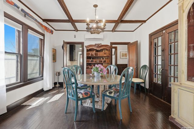 315 CLUB DR, San Antonio, TX 78201