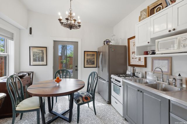 315 CLUB DR, San Antonio, TX 78201