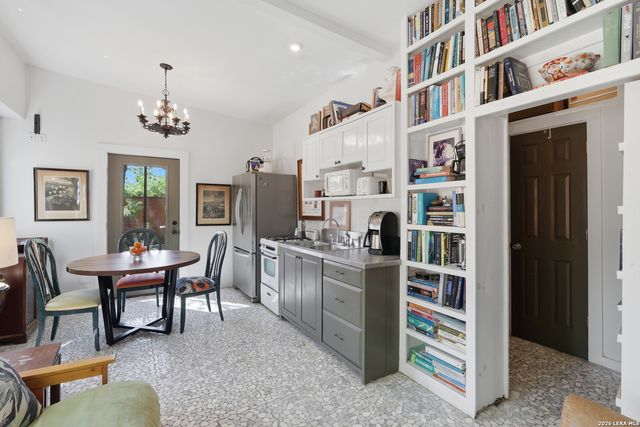 315 CLUB DR, San Antonio, TX 78201