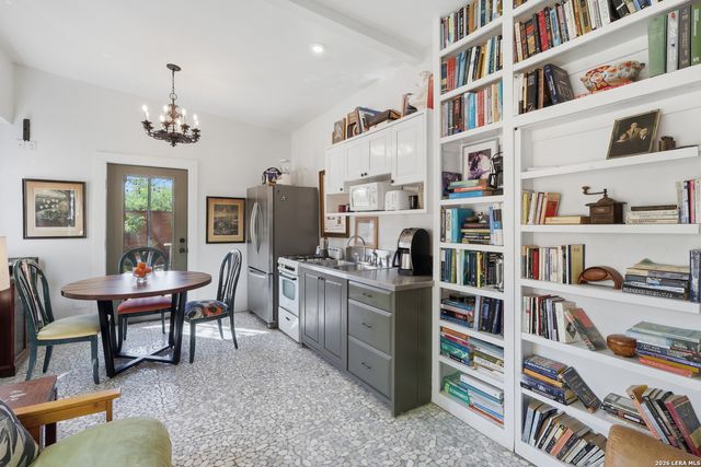 315 CLUB DR, San Antonio, TX 78201