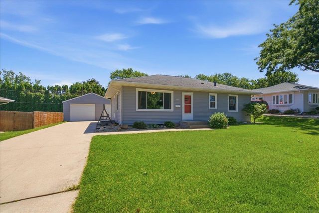 1223 Maxine Avenue, Waterloo, IA 50701