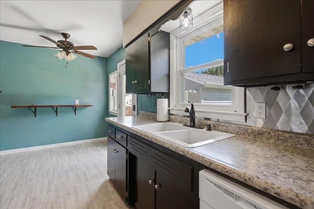 1223 Maxine Avenue, Waterloo, IA 50701