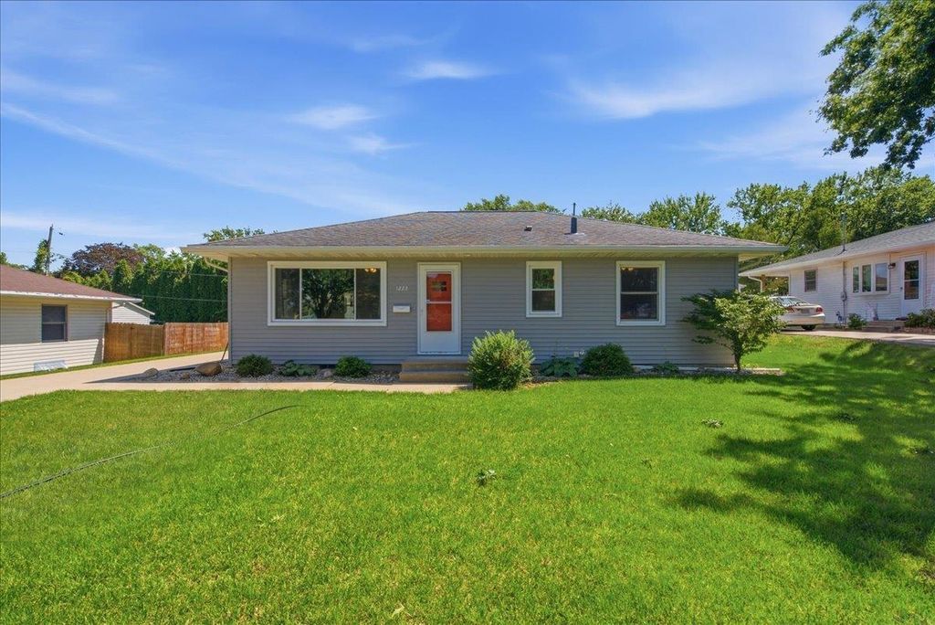 1223 Maxine Avenue, Waterloo, IA 50701