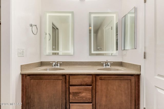 2935 E Canyon Bend Street, Tucson, AZ 85716