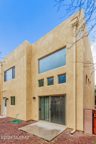 2935 E Canyon Bend Street, Tucson, AZ 85716