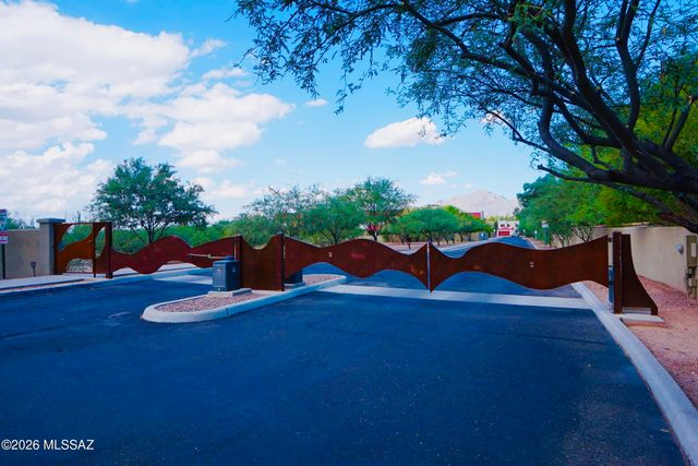 2935 E Canyon Bend Street, Tucson, AZ 85716