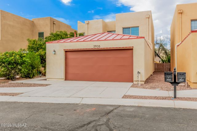2935 E Canyon Bend Street, Tucson, AZ 85716